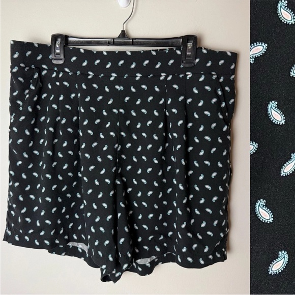 torrid Pants - Torrid Women's Challis Short Plus Size 2X Pull On Side Pockets Paisley Black